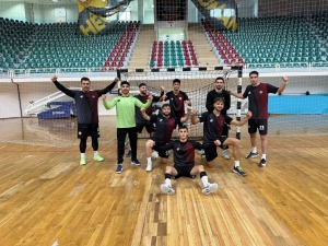 Tîma Handbolê ya DBByê lîderiya xwe ya bê têkçûn didomîne