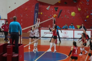 Tîma Voleybolê ya Jinan a DBB di maça dijwar de têk çû