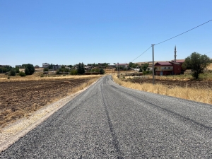 Kırsal mahallelerde yol çalışmaları sürüyor