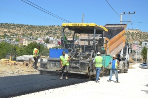 Dicle ilçesinde yollar asfaltlandı