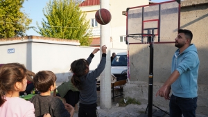 Zarokên gundê Zorava bi &#039;Spora li Kuçeyê&#039; hatin cem hev