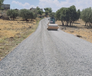 Kırsal mahallelerde yol yapım çalışmaları devam ediyor